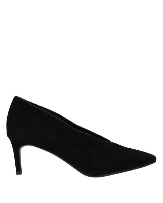 Lola Cruz Black Pumps