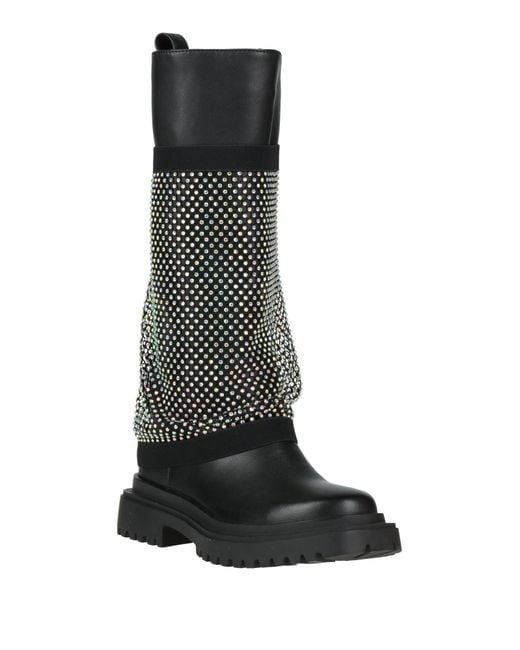 Manufacture D'essai Black Boot Textile Fibers