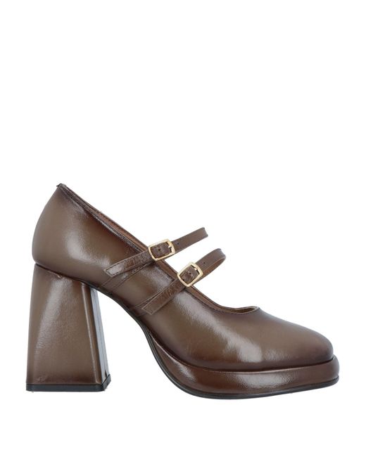 Emanuélle Vee Brown Pumps