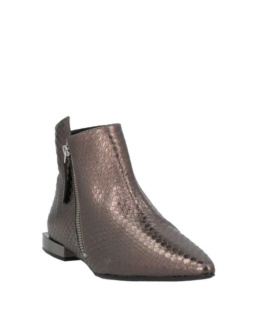 Vicenza Brown Ankle Boots