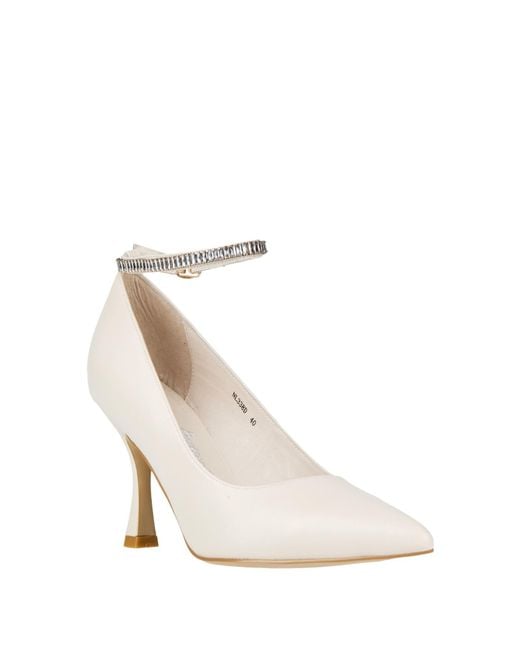 Luciano Barachini White Pumps