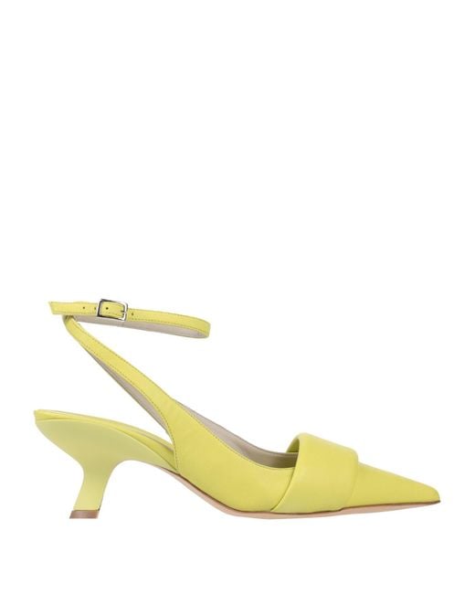 Zapatos de salón Vic Matié de color Yellow