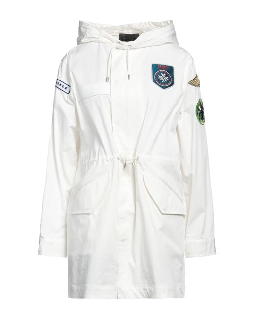 MR & MRS White Jacke, Mantel & Trenchcoat