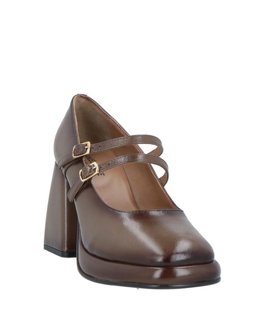 Emanuélle Vee Brown Pumps