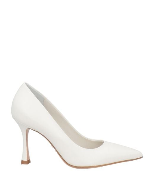 Sergio Levantesi White Pumps