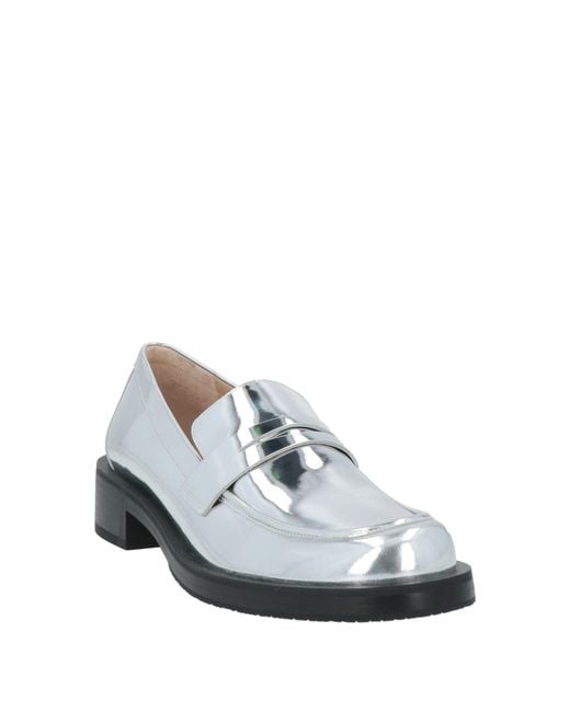 Stuart Weitzman White Mokassin