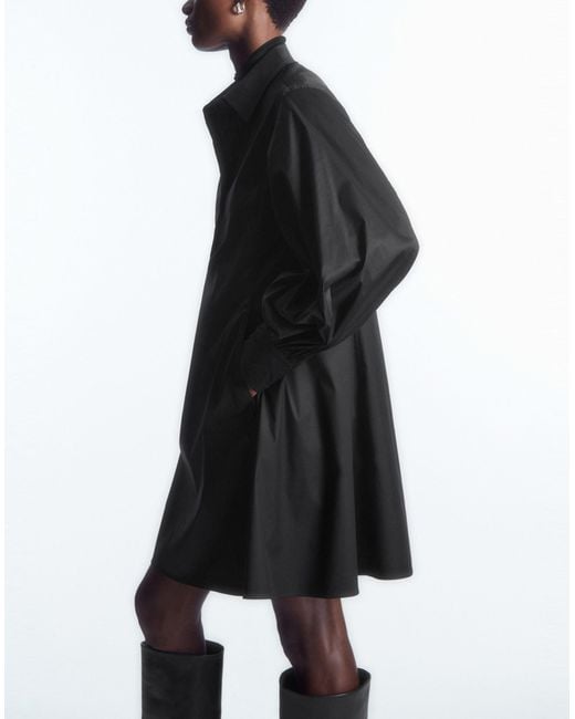 Robe courte COS en coloris Black