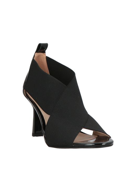 Zinda Black Sandals