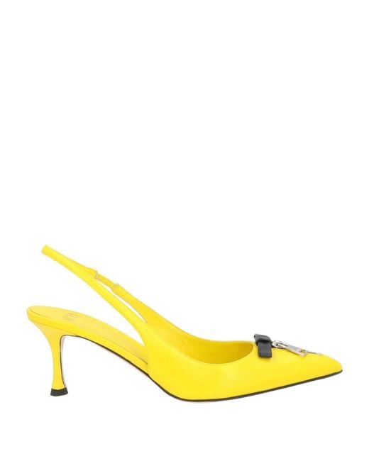 N°21 Yellow Pumps