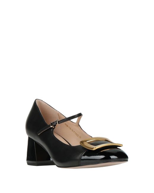 Emanuélle Vee Black Pumps