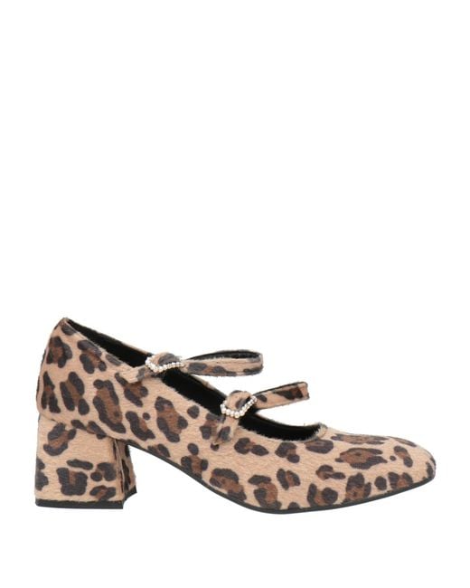Nila & Nila Brown Pumps