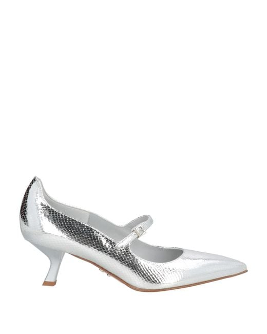 Sergio Levantesi White Pumps