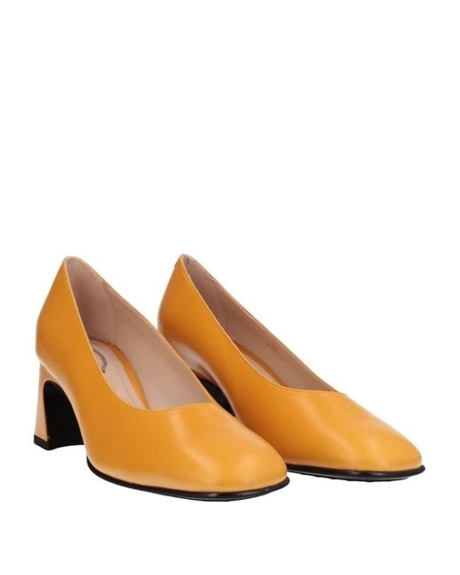 Tod's Natural Pumps