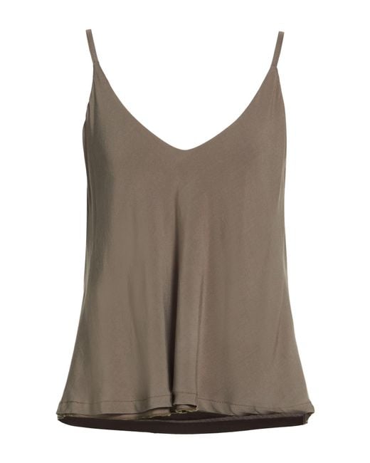 Siste's Brown Tops