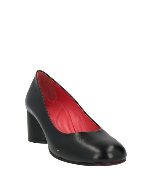 Pas De Rouge Black Pumps
