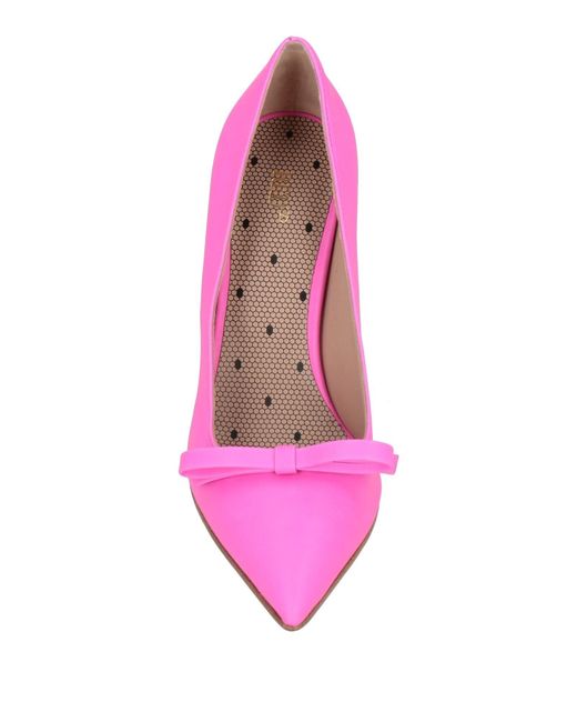 Red(v) Pink Pumps