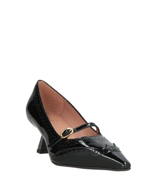 Ovyè Black Pumps