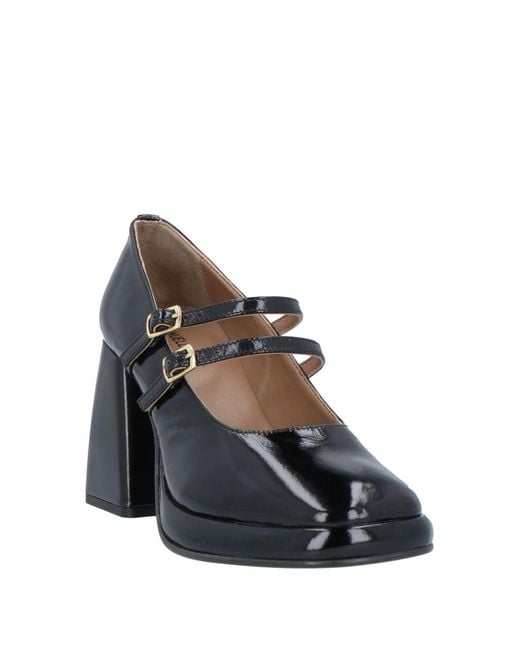Emanuélle Vee Black Pumps