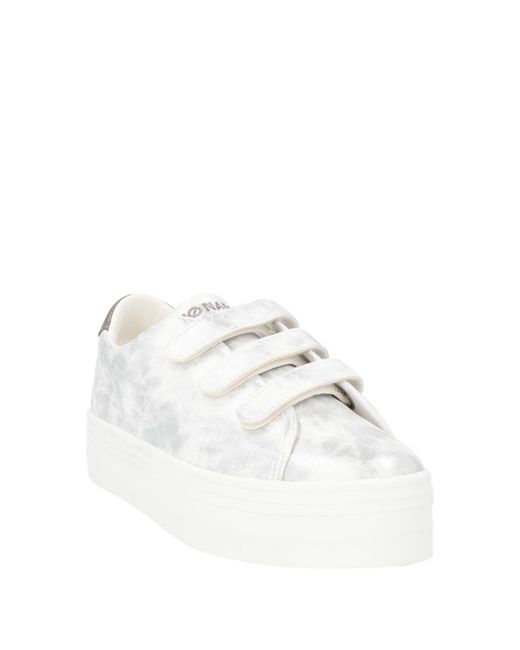 No Name White Sneakers Textile Fibers