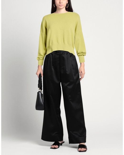 Siste's Yellow Sweaters