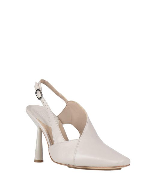 Ixos White Pumps