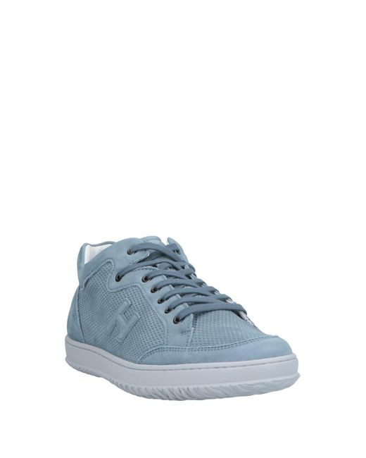 c116 low top sneaker