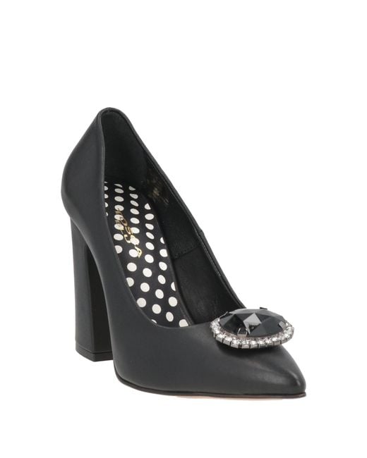 Tosca Blu Black Pumps