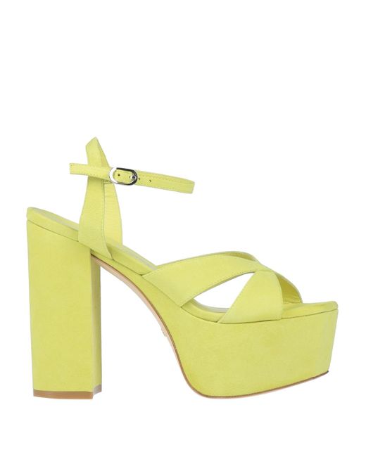 Sandali di Stuart Weitzman in Yellow