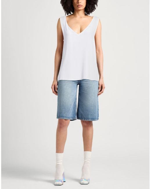 Top di Caractere in White