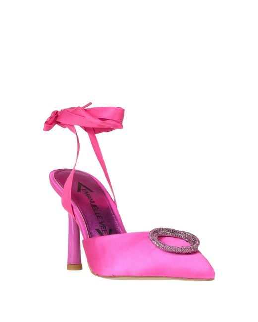 Emanuélle Vee Pink Pumps