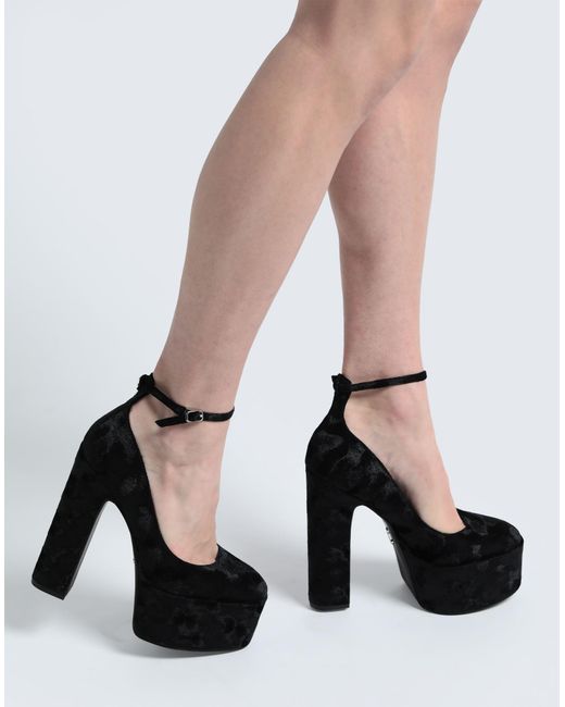 Steve Madden Black Pumps