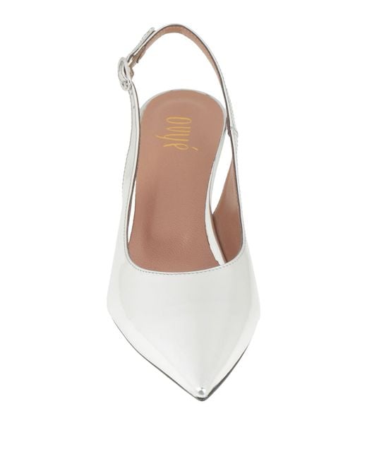Ovyè White Pumps