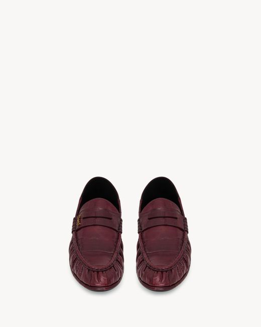 Le Loafer Foldable Mocassins En Cuir D'Anguille Verni Saint Laurent en coloris Red