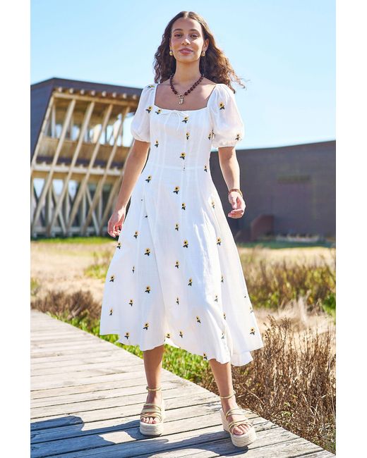Yumi' White Cotton Sunflower Embroidered Midi Dress