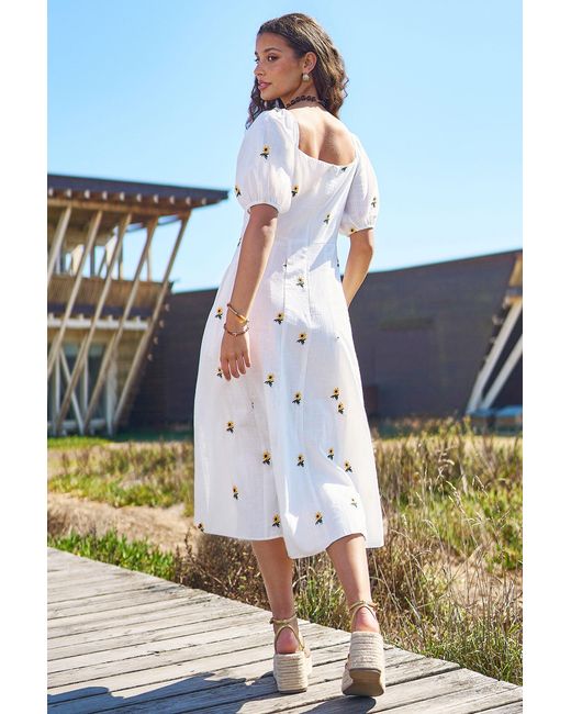Yumi' White Cotton Sunflower Embroidered Midi Dress