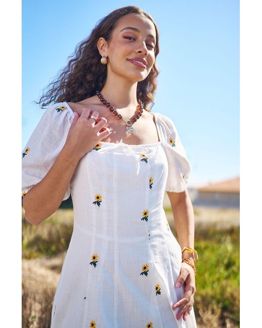 Yumi' White Cotton Sunflower Embroidered Midi Dress