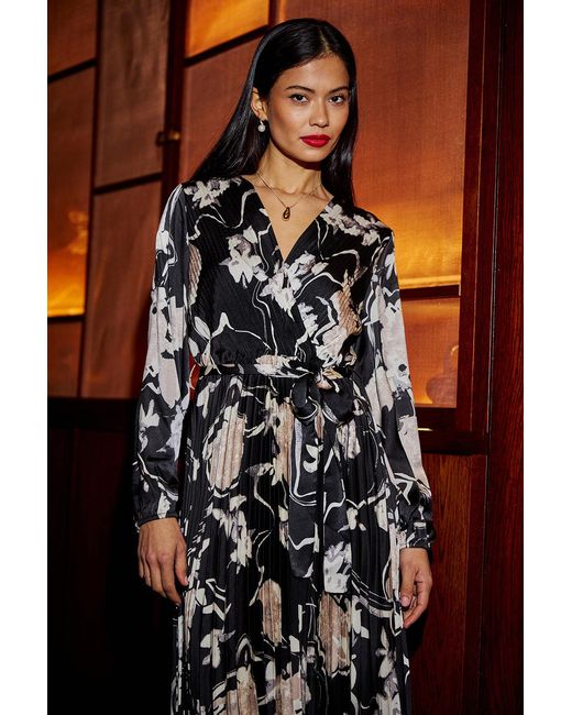 Yumi' Black Floral Satin Pleated Midi Dress