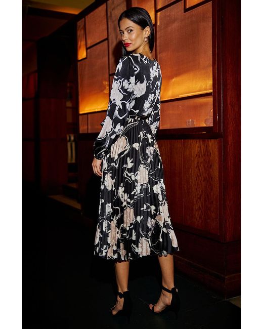 Yumi' Black Floral Satin Pleated Midi Dress
