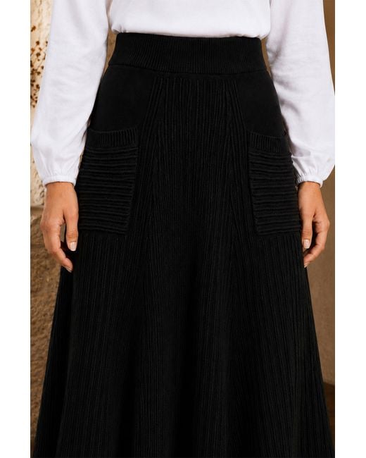 Yumi' Black Knitted Midi Skirt With Pockets