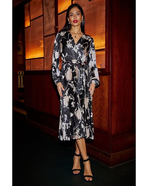 Yumi' Black Floral Satin Pleated Midi Dress