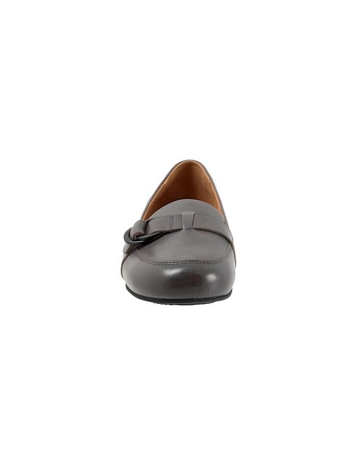 Softwalk® Black Serra () Flat Shoes
