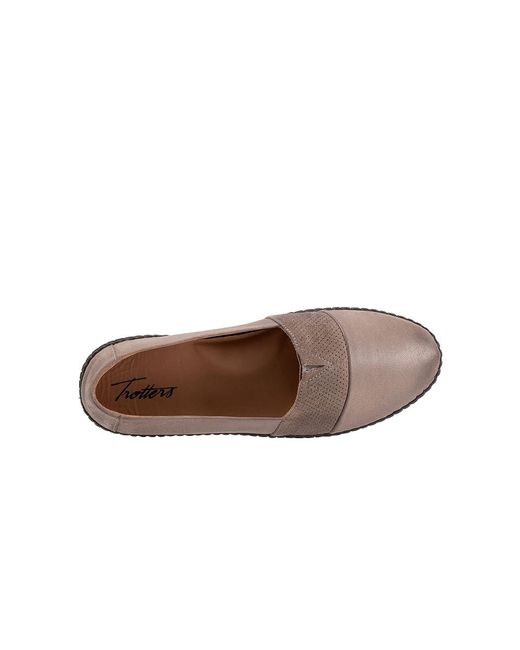 Trotters Brown Ruby () Flat Shoes