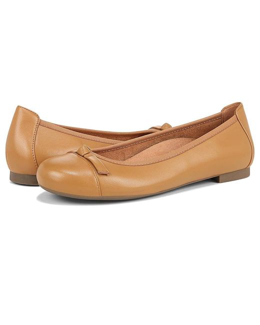 Vionic White Amorie Skimmers (Camel Leather) Flat Shoes