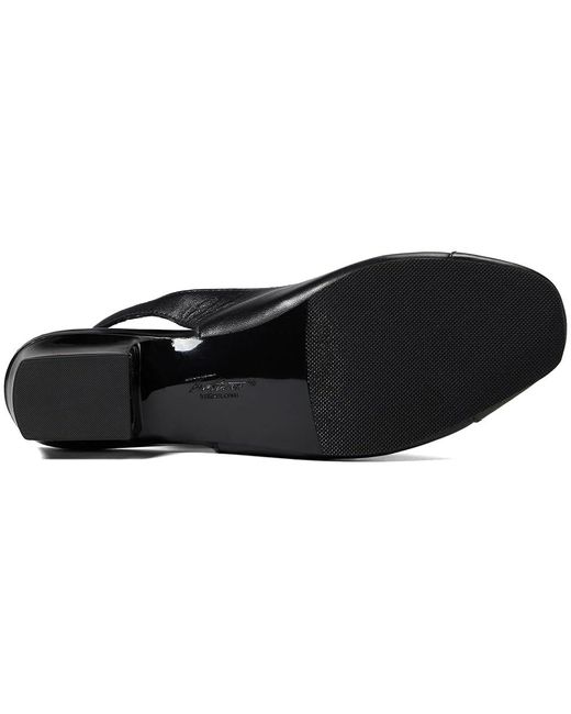 Trotters Black Dea ( Patent/ Leather) 1-2 Inch Heel Shoes