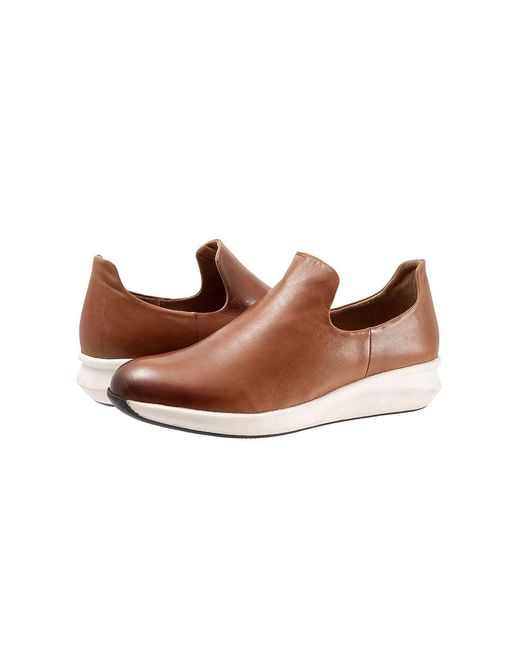 Softwalk® Brown Isa Shoes 7 W (D) Leather