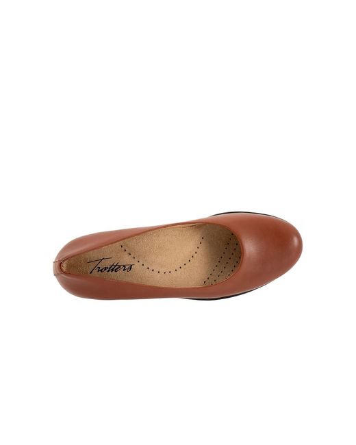 Trotters Brown Rozalin (Luggage) Flat Shoes