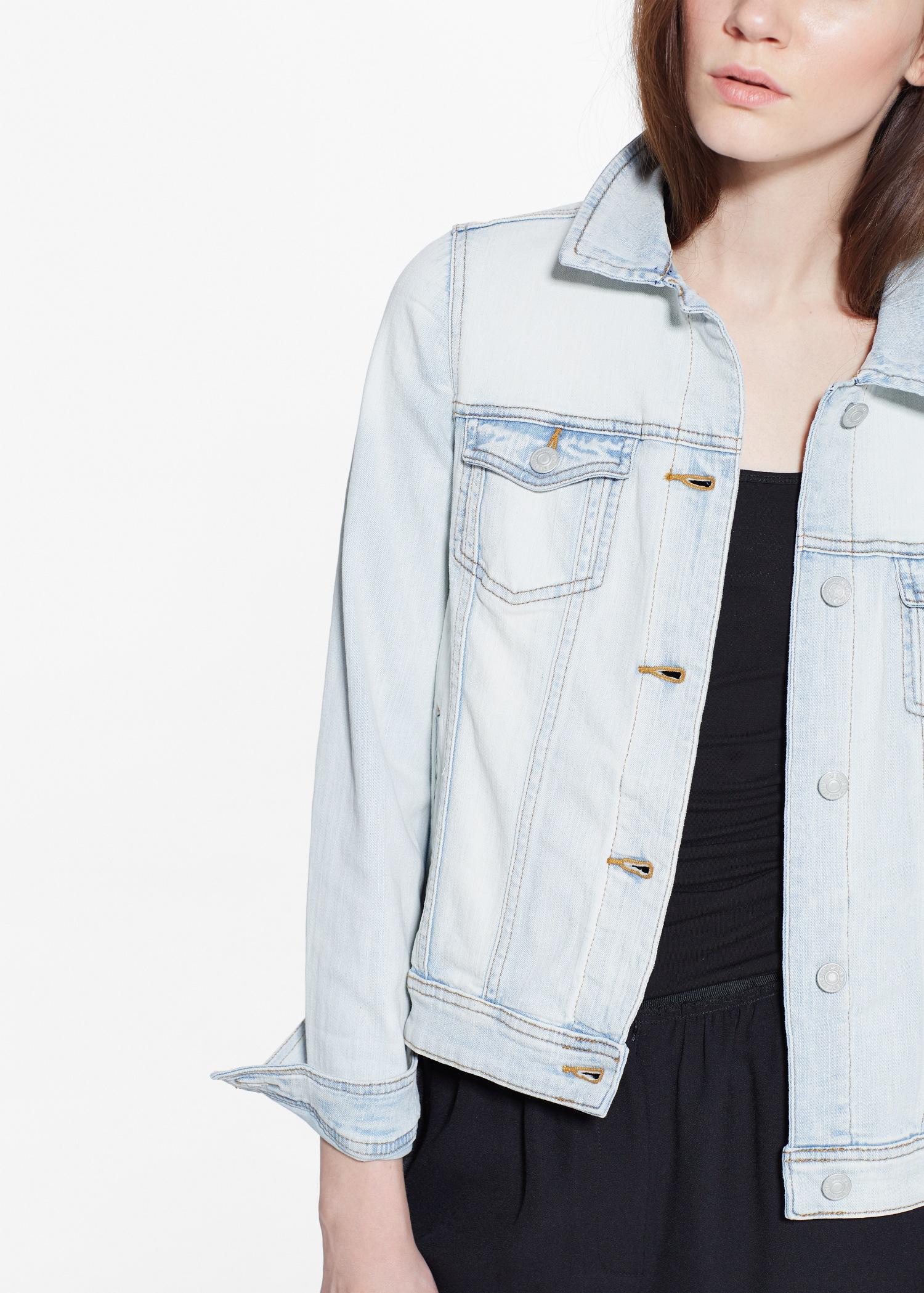 exceptional denim jacket hoodie outfit
9