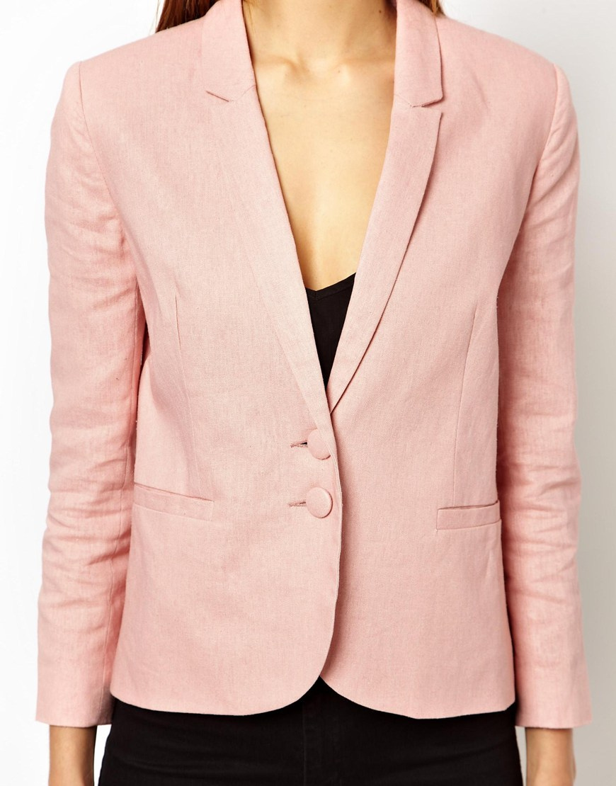 С чем сочетать нежно розовый пиджак