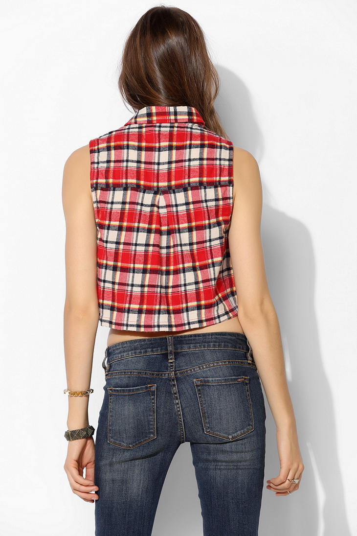 Urban Outfitters Bdg Cropped Sleeveless Flannel Shirt in Red - Lyst