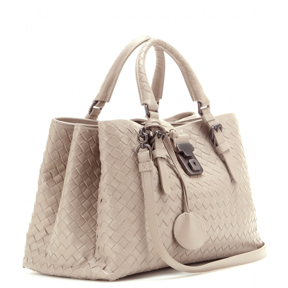 2019 year looks- Veneta bottega intrecciato rome bag collection 2019 year for women- Veneta bottega intrecciato rome bag collection